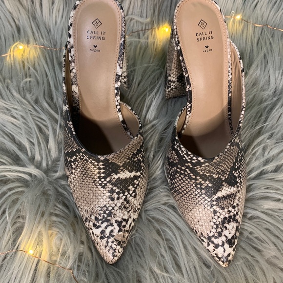 A snake-print mule heels - Picture 3 of 5